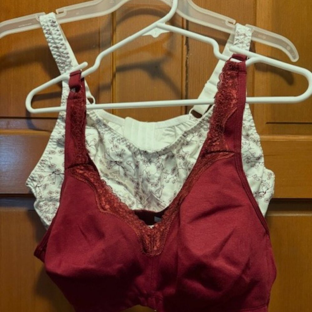 NWT TELIMUSSTO  Bras 46A (2) wirefree -Berry  & White with berry floral design